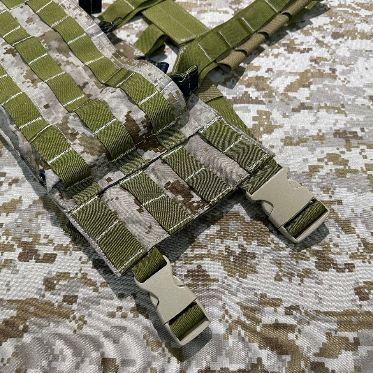 BKG LB-Style 2586-M4 Low Profile Chest Rig AOR1 Khaki Webbing Version