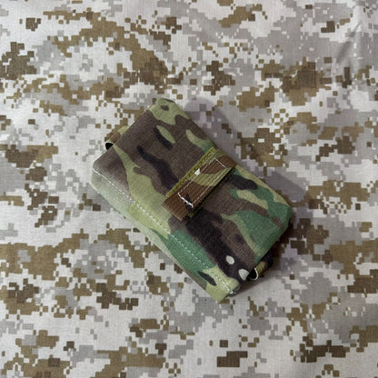 Closed Multicam BKG EI-Style Garmin M650 GPS Flip Pouch shown on an AOR1 camouflage background.