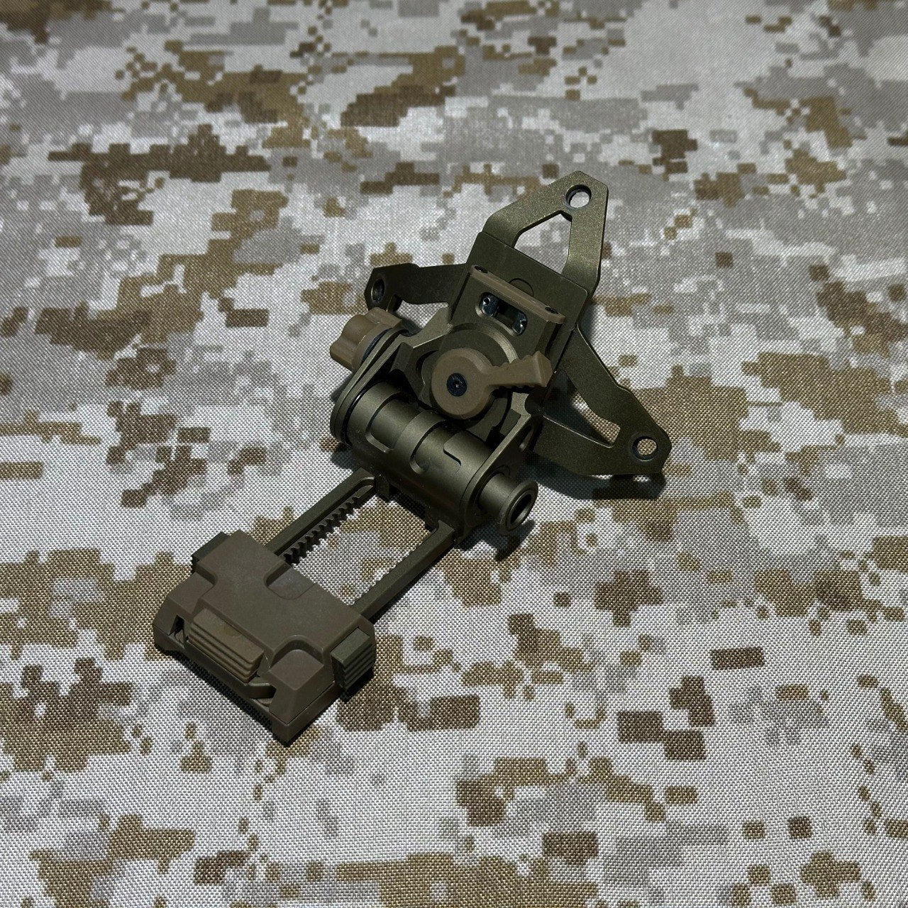 BKG L4G69 Lightweight Aluminum NVG Mount
